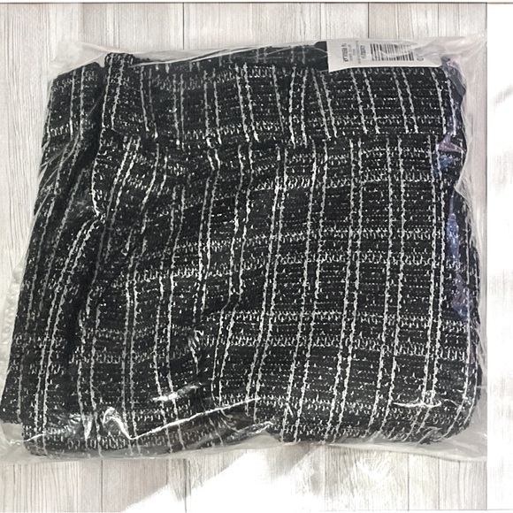 Size 16: Torrid Pull-On Wide Leg Boucle High Rise Pant - Picture 5 of 5